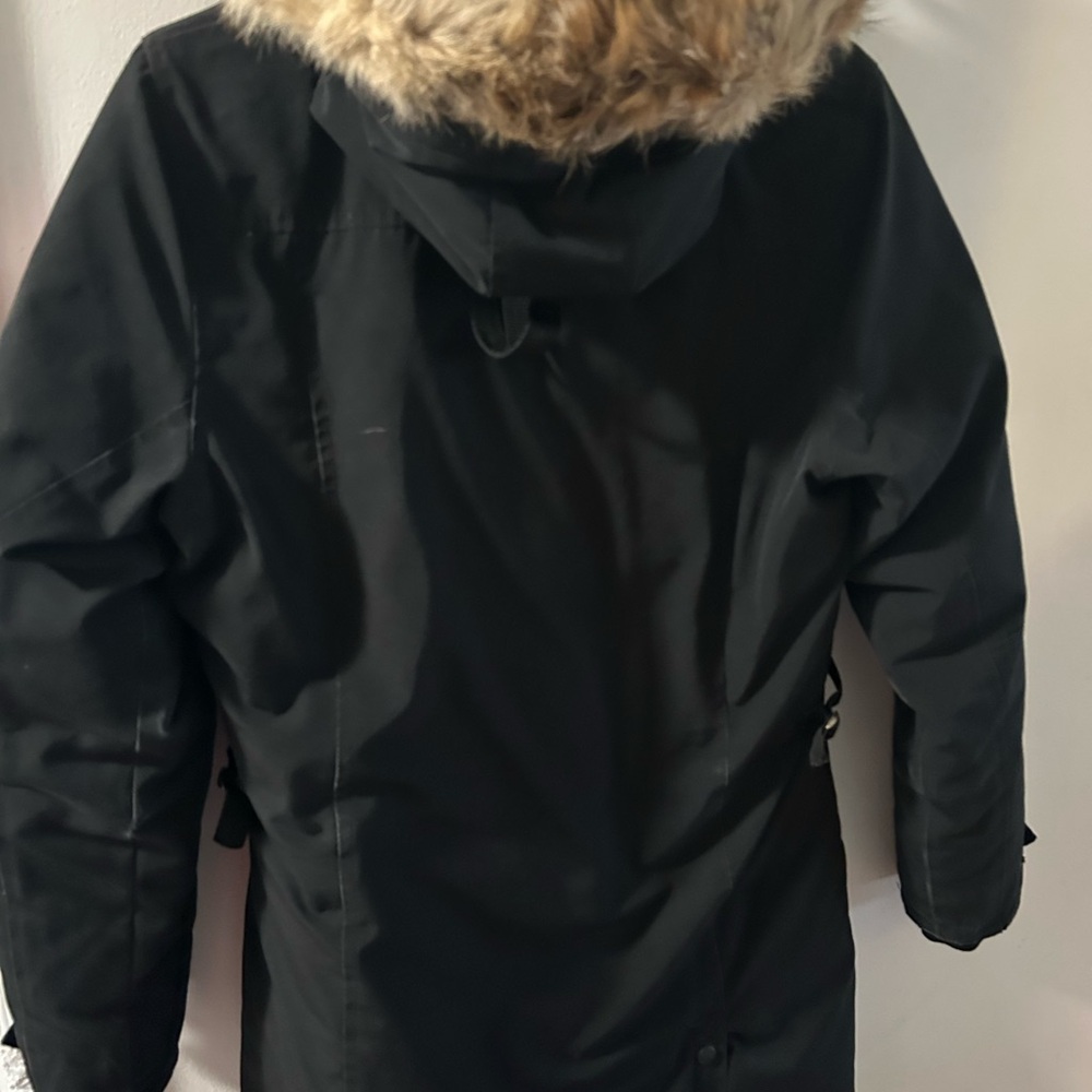 Canada Goose. Size Large. 18 in P2P. Black Parka Coat. Very warm. Snug fit.